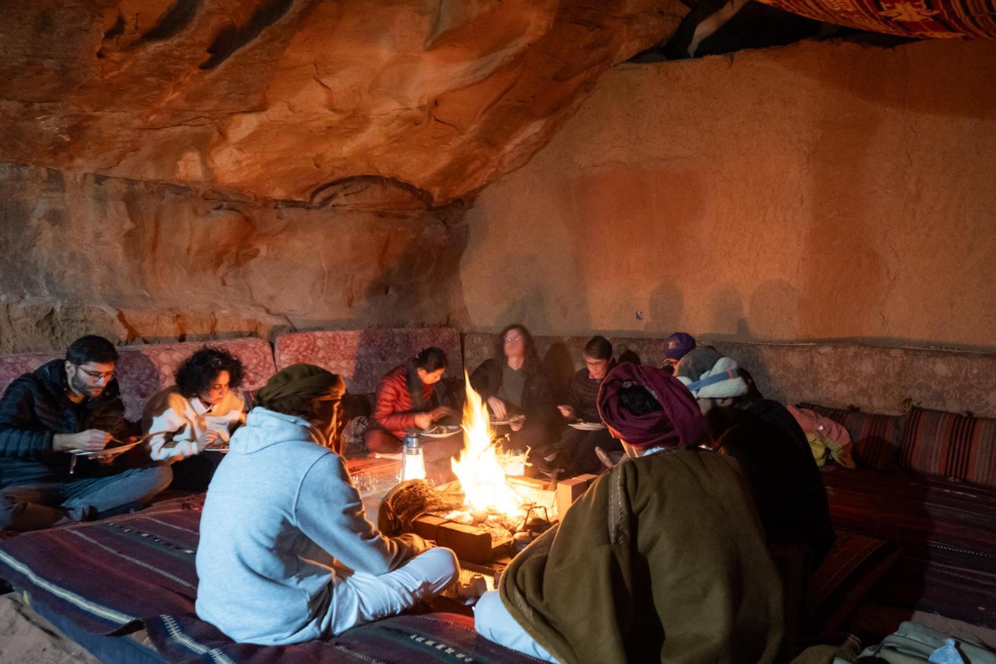 Wadi Rum Cave Camping Bagian luar foto