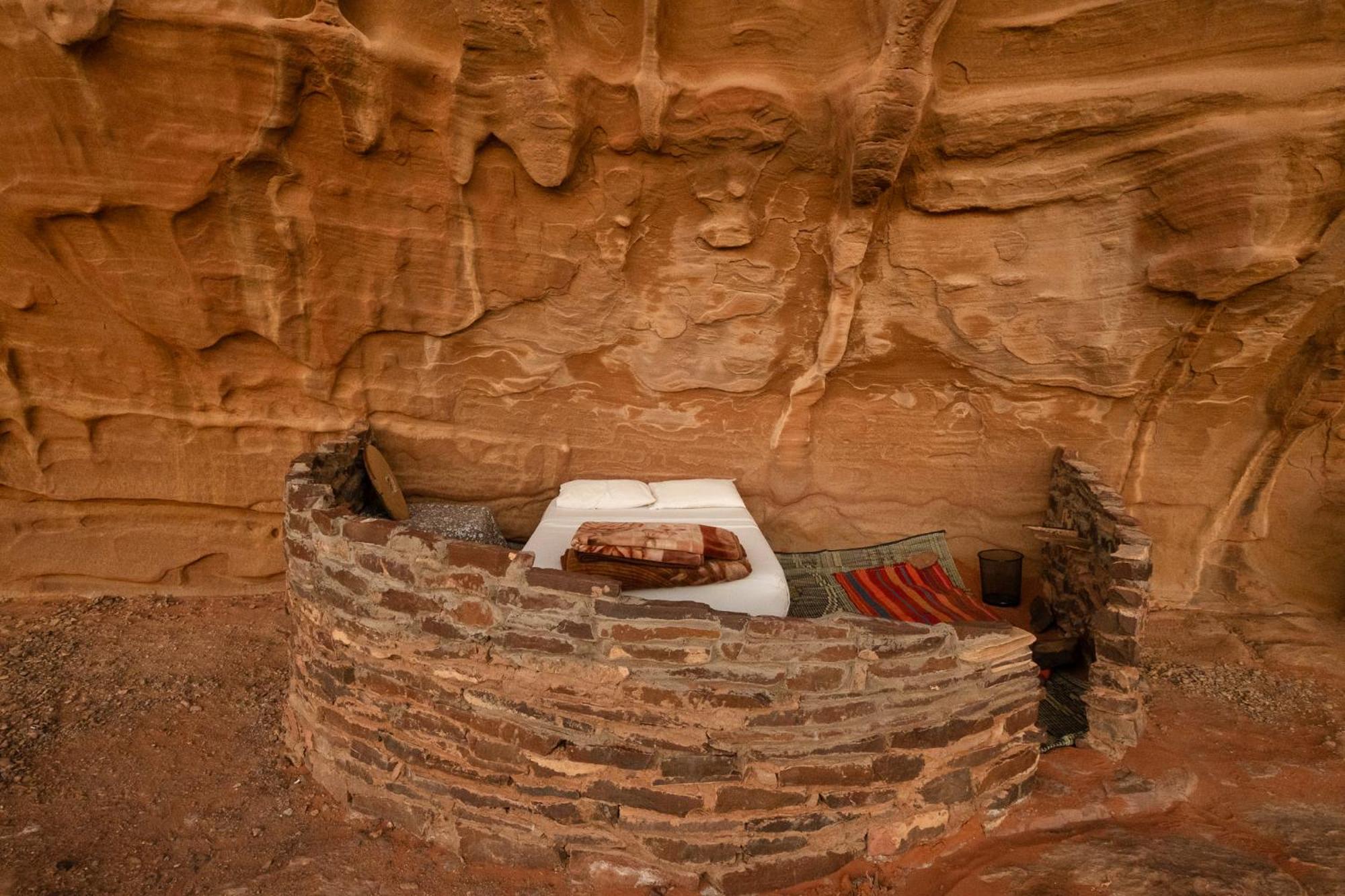Wadi Rum Cave Camping Bagian luar foto