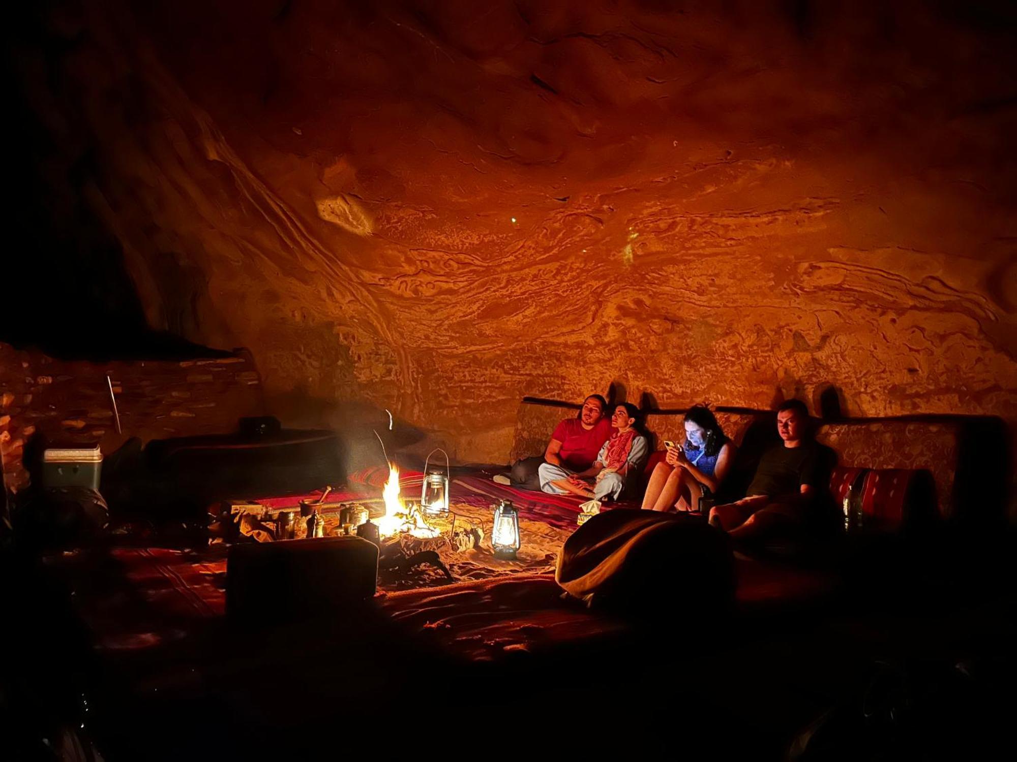 Wadi Rum Cave Camping Bagian luar foto