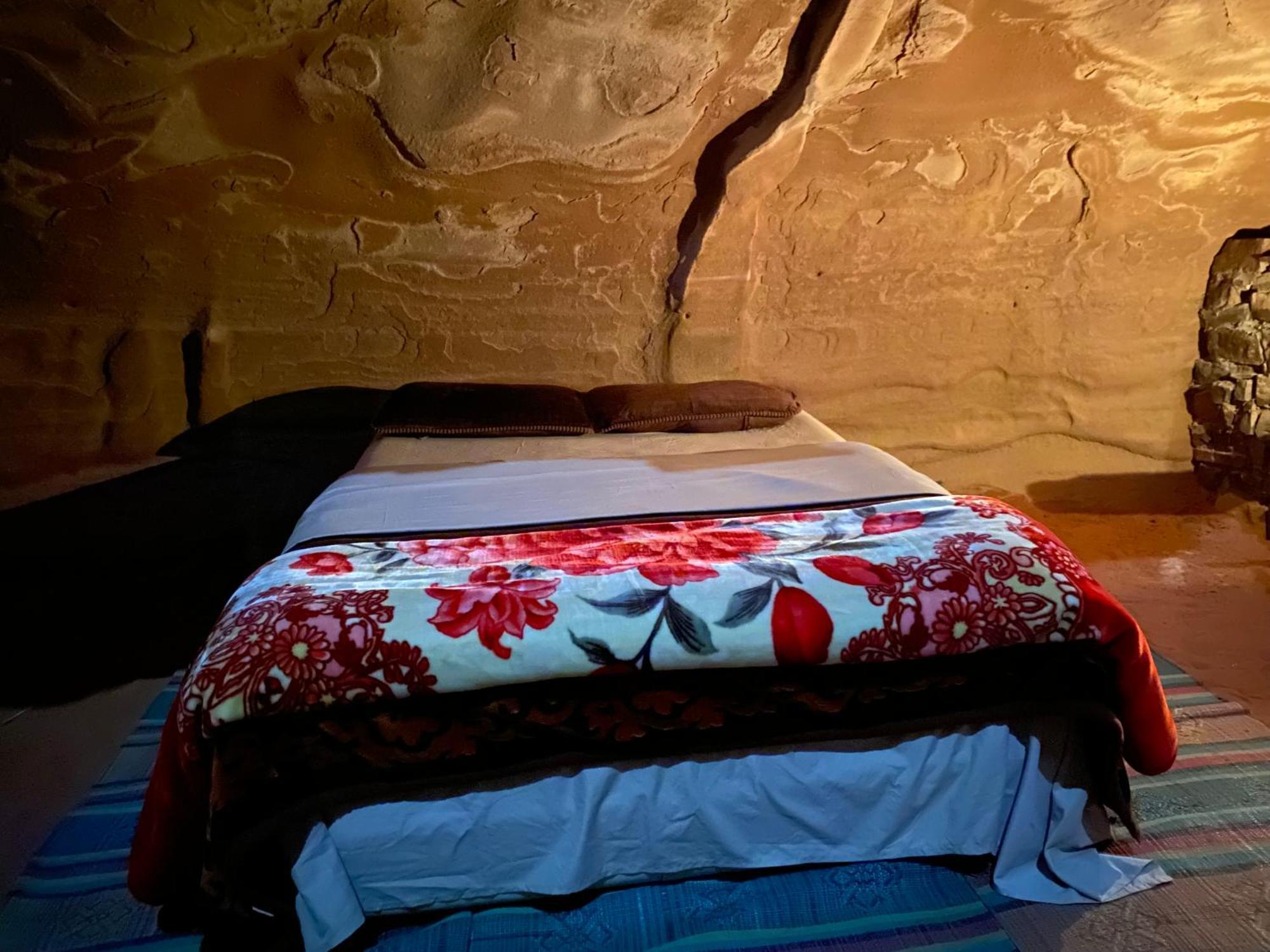 Wadi Rum Cave Camping Bagian luar foto